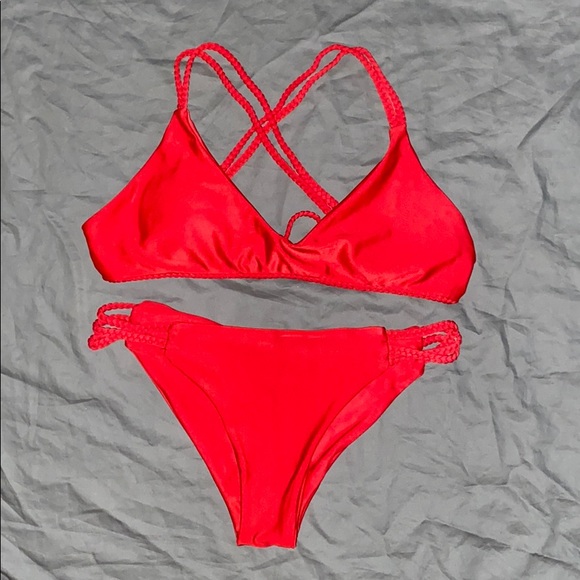 Red bikini - Picture 4 of 7